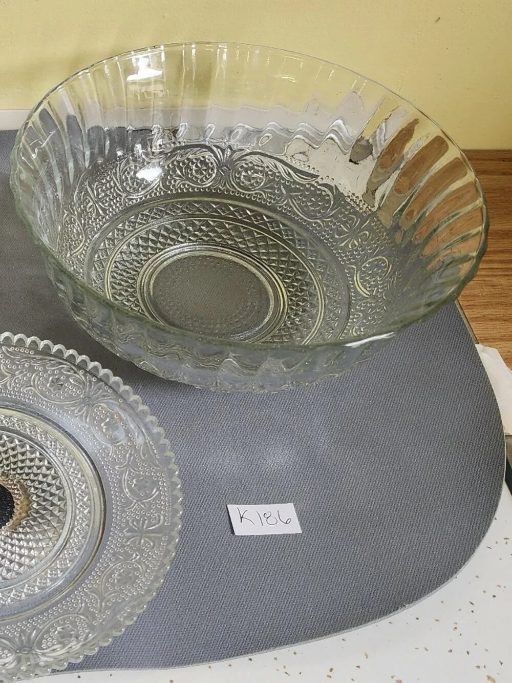 Pair of Elegant Vintage Serving Bowls & Candy Dish Pedestal with Silver Base - Picture 4 of 11